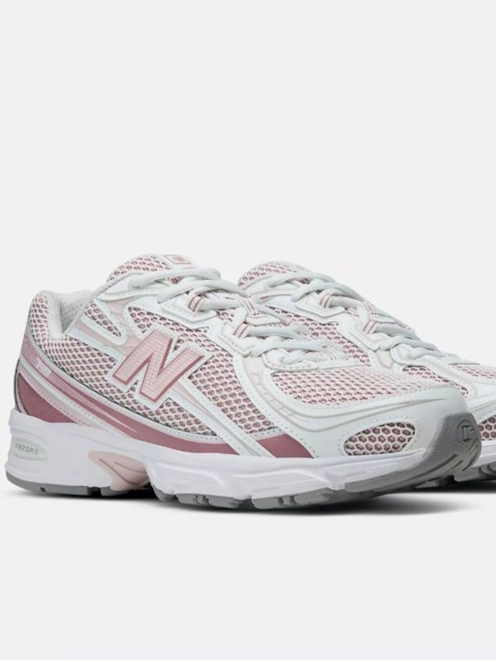 New Balance  740 Rosewood/ White Sneakers    Women Size 7    NEW Without Box